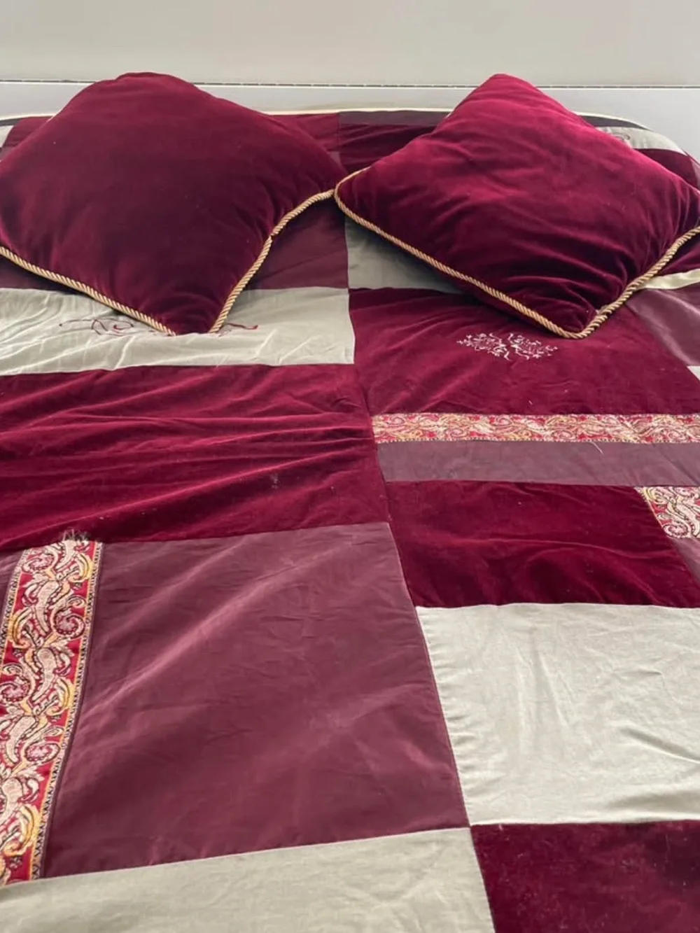 Burgundy Beige Patchwork King Comforter Set with Comforter & 2 Pillows